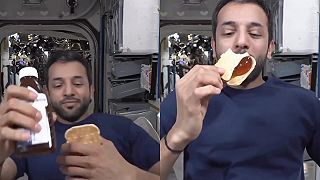 Kozmonaut si pripravuje na ISS chlebík s medom