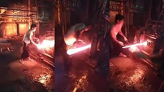 Chladenie vodou počas valcovania rozžeravenej ocele v ázijskej manufaktúre