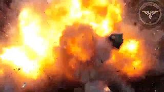 Avdijivka #101 - obrnené vozidlo BTR-82A po zásahu dronom explodovalo
