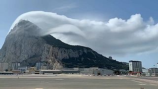 Zrýchlený pohľad na formáciu oblakov nad Gibraltárskou skalou