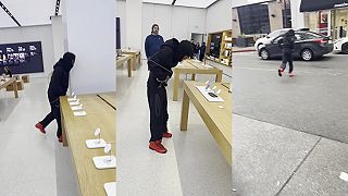 Nakupovanie na americký spôsob - z Apple predajne ukradol 49 iPhonov