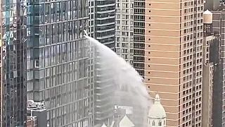 Na výškovej budove v newyorskej štvrti Manhattan prasklo vodovodné potrubie