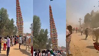V indickom meste Bangalúr sa počas náboženskej púti zrútil 36 metrov vysoký voz