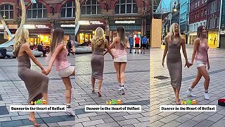 video Írsky step v centre Belfastu v podaní dvoch sympatických dievčat
