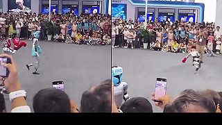 video Zápasy humanoidných robotov sú celkom zábavné