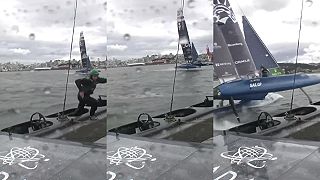 video Utekaj na druhú stranu, zrazíme sa asi s tým katamaránom!