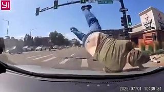 video Idiot na e-kolobežke aspoň nemal ďaleko na urgent, bol totižto hneď na rohu