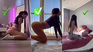 video Mladá žena ukazuje ostatným, ako sa správne hýbať pri súloži