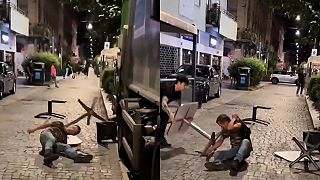 video Barman ukážkovo odstavil agresívneho muža, ktorý držal v ruke nôž