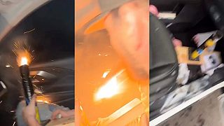 video Mozgonaut chcel odpáliť z auta ohňostroj, zničil si interiér