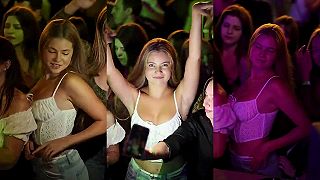 video DJ mal na parkete nápadníčku