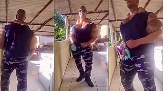 video Pozrite na mňa, aký som krásny (plný syntholu)