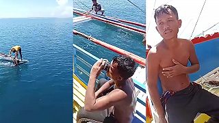 video Muža našli na otvorenom mori po 3 dňoch, držal sa kmeňu banánovníka