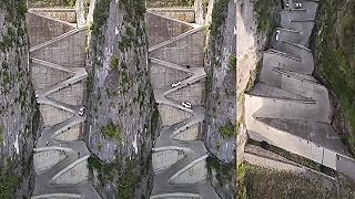 video 18 zákrut na pol kilometri, Lingpaiši patrí k najstrmším cestám sveta