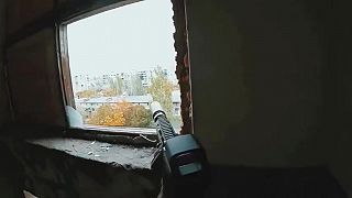 video Ukrajinský vojak zostrelil z diaľky jedným výstrelom ruský dron