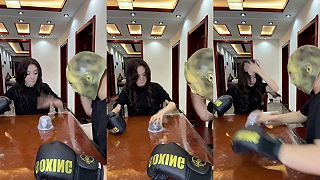 video Kto zazvoní, dostane boxák (Čína)