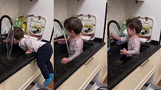 video A to som chcel len zastaviť vodu do psej matere