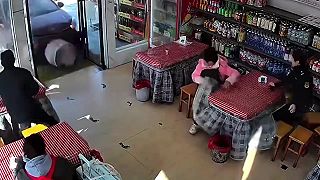 video Jáj prepáčte, pomýlila som si plyn s brzdou!