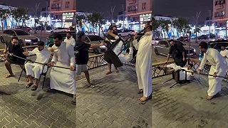 video Keď Arabáši hrajú „stoličkový tanec”