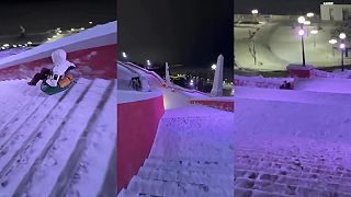 video Spôsob, ktorým sa dostanete do nemocnice (nafukovačka + zasnežené schody)