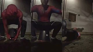 video Superman - lobotóm sa chystal do kozmu, použil na to petardu