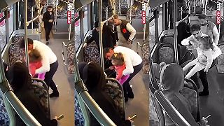 video Turecký šofér zachránil dusiace sa dieťa pomocou Heimlichovho manévru