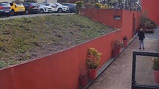 video Si zabudol na ručnú brzdu? Pomohla by aj zaradená rýchlosť ...