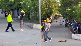 video Zaparkujte všetci na chodníku, ide veľký nákladiak
