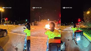 video Vážna dopravná nehoda v tureckom meste Maltepe, auto začalo ihneď horieť
