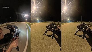 video Pozerajte na mňa, aký som ja frajer, motorku viem riadiť iba jednou rukou!