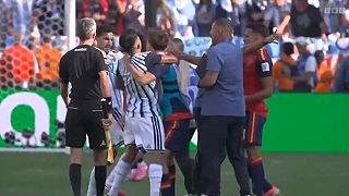 video Bitka po finále MS 2026: Paredes chytil Garciu za hrdlo a rozpútal konfrontáciu