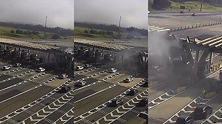 video Vodič zomrel po náraze do mýtnej brány v Brazílii, zrútila sa konštrukcia