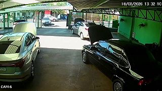 video Lobotóm za volantom zázračne zaparkoval
