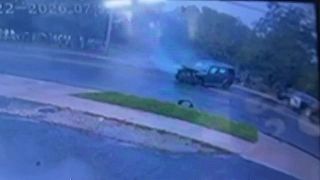 video Mladiství ukradli luxusné SUV a spôsobili smrteľnú čelnú zrážku