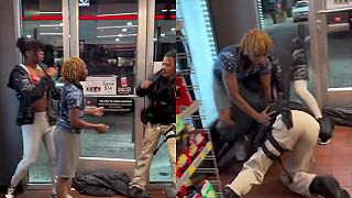 video Dve ženy napadli policajta mimo služby na čerpacej stanici v St. Louis