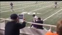 Dedko chytitl loptičku s iPadom