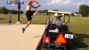 Pokus o preskok golfového autíčka