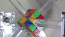 video Rubikova kocka poskladaná za menej ako sekundu