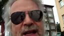 Represie vlády proti odvážnym občanom.