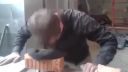 video Doslova tvrdohlavý ruský robotník