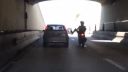 video Karma agresívneho motorkára