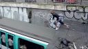 video Šialený Francúz a jeho skok na idúce metro