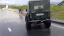 video Vodič optimista a zaplavená cesta (Rusko)