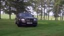 video S Rolls-Royceom po záhrade?!