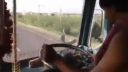 video Čo urobí indický kamionista, keď sa nudí?