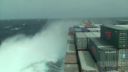 video Flexibilita kontajnerovej lode počas silného vlnobitia