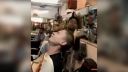 video Indická masáž hlavy po holení
