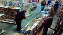 video Americký policajt nakupuje pištoľ