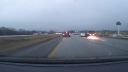 3 autá a 2 jazdné pruhy (USA)