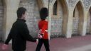 video Uťahoval si z kráľovskej stráže (Británia)